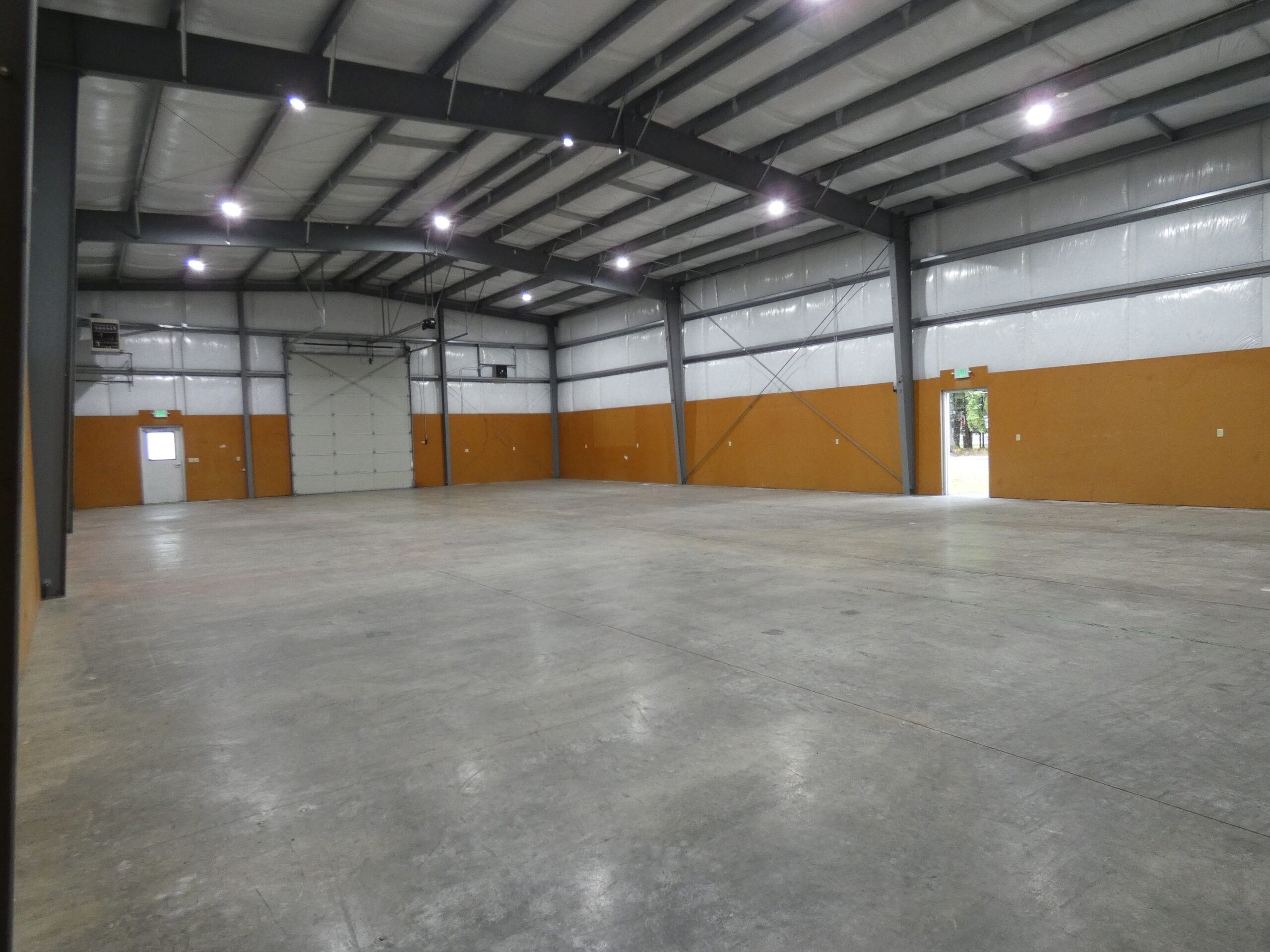 201 WWW Open space with side entrance